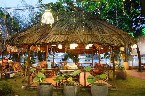 Không gian thơ mộng tại nhà hàng Mekong Quán Thủ Đức