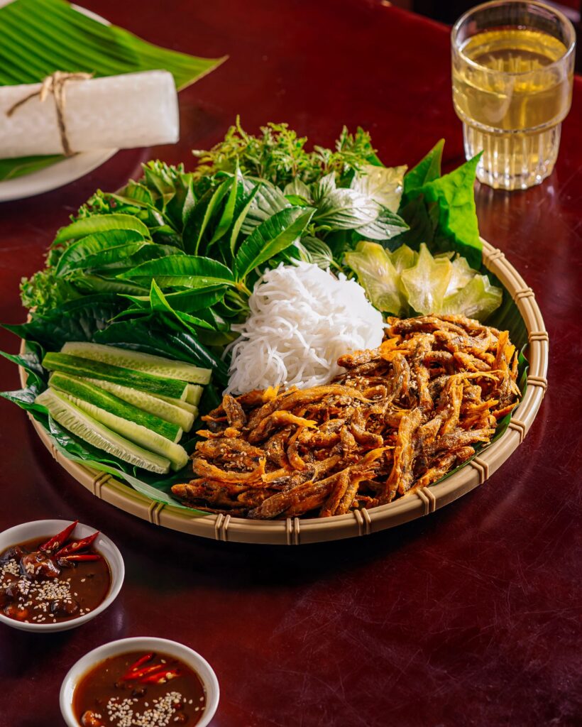Bún cá khô đặc sản ăn kèm rau sống và nước chấm đặc trưng tại HAAN Boutique Resort