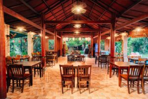 Không gian nhà hàng sang trọng và ấm cúng tại Haan Boutique Resort Thủ Đức