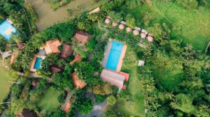 Toàn cảnh không gian xanh mát tại Haan Boutique Resort Thủ Đức từ trên cao.