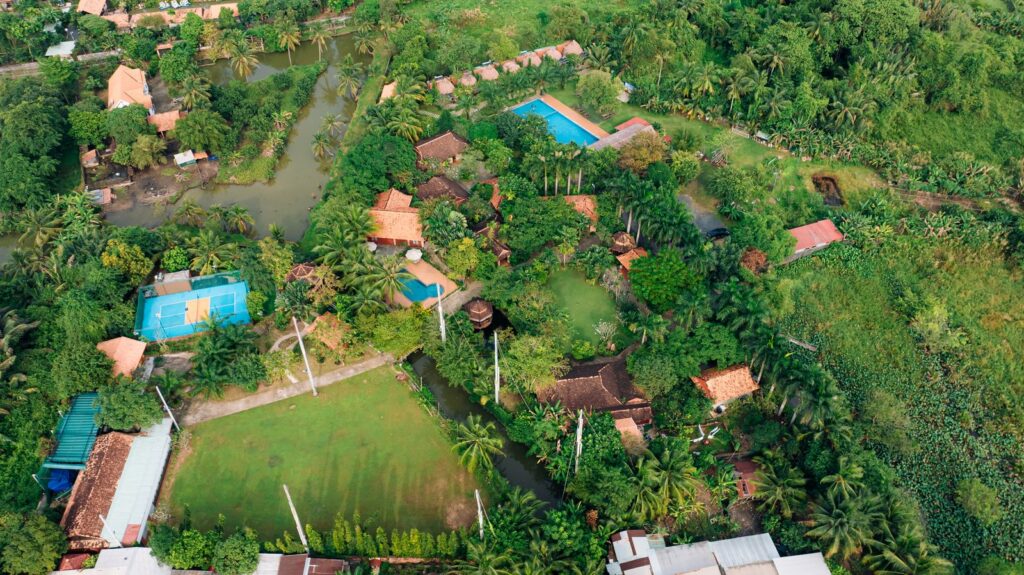 Toàn cảnh không gian xanh mát tại Haan Boutique Resort Thủ Đức từ trên cao.