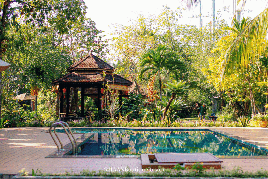 Hồ bơi cao cấp tại HAAN Boutique Resort