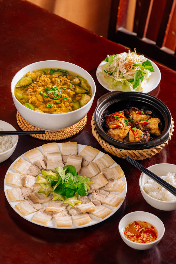 Bữa cơm đậm chất đồng quê Việt tại nhà hàng của HAAN Boutique Resort