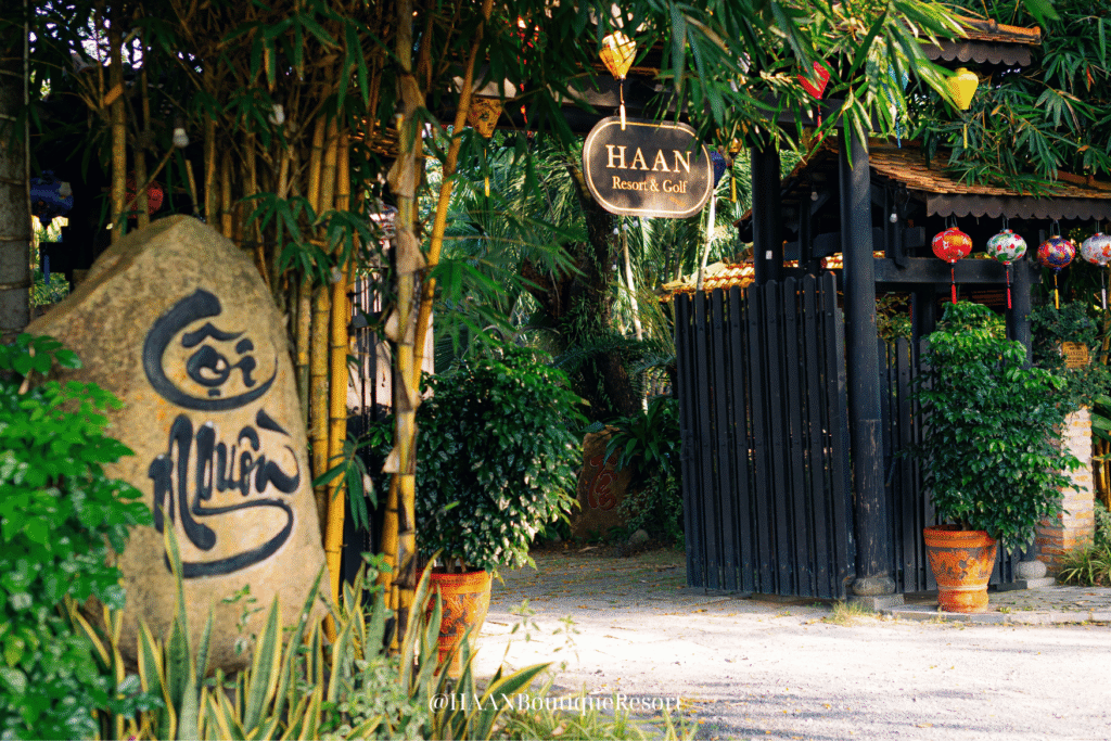 Cổng chính của HAAN Boutique Resort