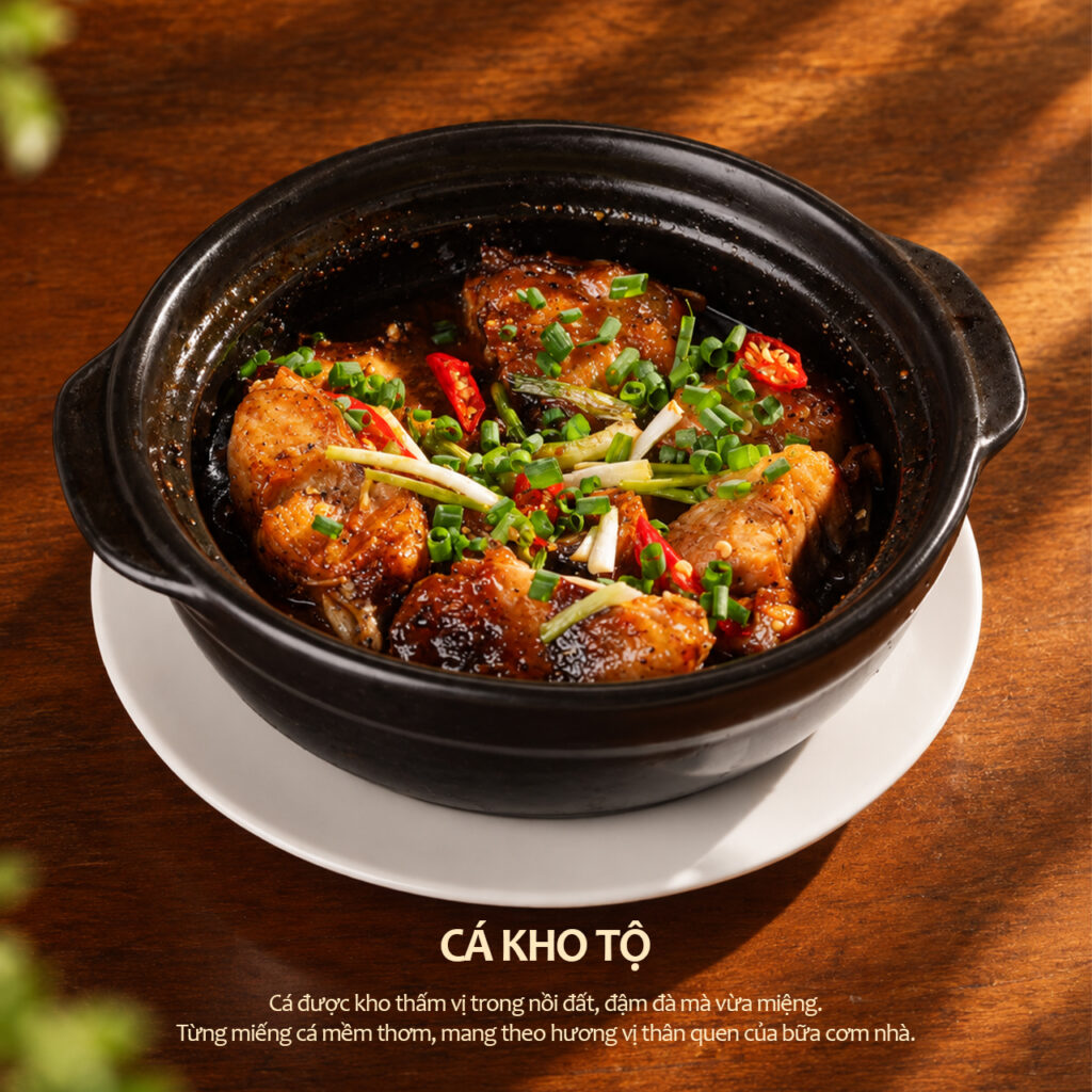 Cá kho trong set cơm quê